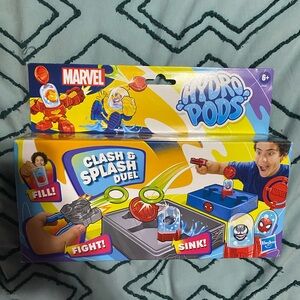 Marvel Red and Blue Action Figures Playset